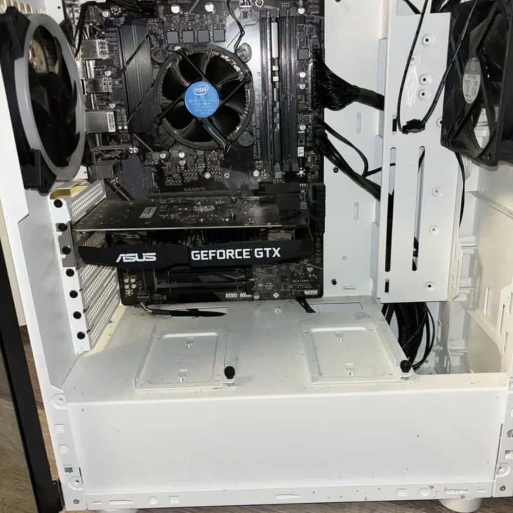 ASUS GeForce GTX Gaming PC - Black and White Nvidia Geforce 1650 8GB i3-10100